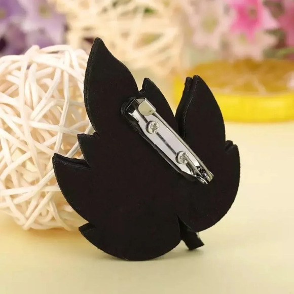VQ Rhinestones Leaf Brooch - Picture 3 of 5
